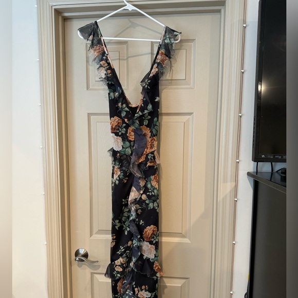 Floral Maxi Dress by Vici - Size Large - BEAUTIFUL - Picture 4 of 9